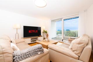 Brentford Penthouse 3BR Thames View Family - 0