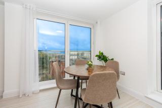 Brentford Penthouse 3BR Thames View Family - 4