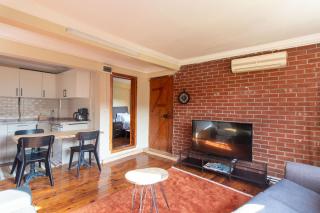 Leafy Views & Light Filled Comfort in Kuzguncuk - 4