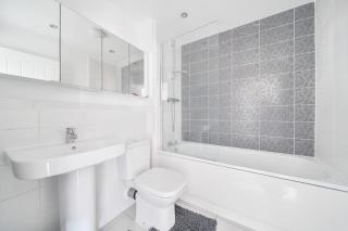 Single Room with WiFi & Amenities In Reading - 3