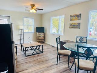 Waterfront Views with King Bed in Solomons Island - 4