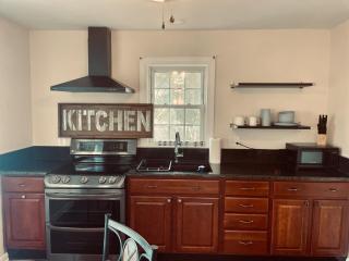 Waterfront Views with King Bed in Solomons Island - 9