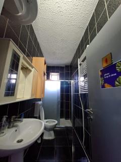 NEWBORN HOSTEL Prishtina - 3
