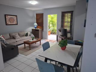 Tropical Palm Retreat - 2