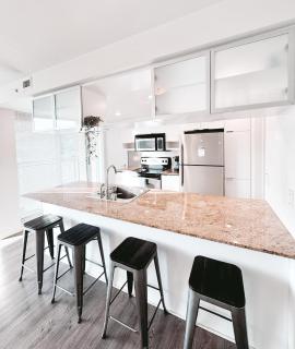 Riverside Mint 2bd den 2 ba - 7