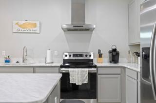 Luxury 3BR Townhome Walk to Beach Pool Access - 7