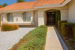 Stallion Crest Suite with TV and private bathroom - 2