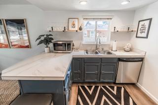 Cozy Cove Cottage - Seaside - 1