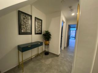 2BR duplex apartment close to UHW & city centre - 0