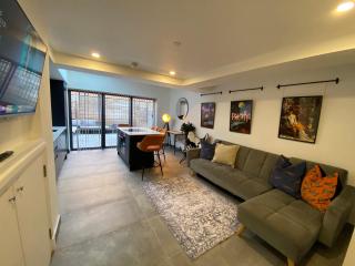 2 bedroom duplex apartment close to UHW & city centre - 2