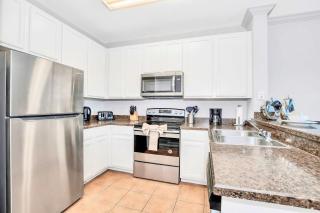 Modern 3BR Condo w Private Patio 7min to Disney - 2
