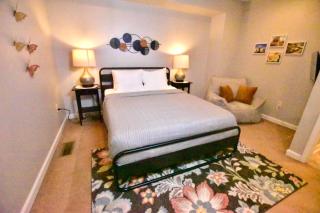 Tremont apartment, near downtown, and Central! - 2