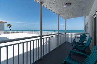 Oceanfront Updated Condo - Direct Beach Access - 9