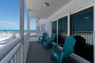 Oceanfront Updated Condo - Direct Beach Access - 7