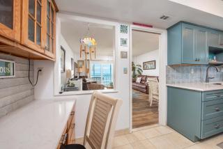 Oceanfront 2BR Perfect Beach View Balcony - 7