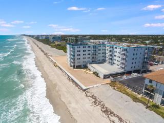 Oceanfront 2BR Perfect Beach View Balcony - 6