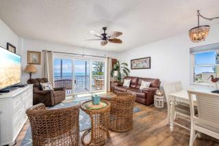 Oceanfront 2BR Perfect Beach View Balcony - 4