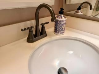 Rosewood Retreat - 8