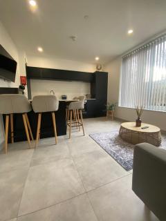 3BR duplex flat Cardiff close to UHW & city centre - 7