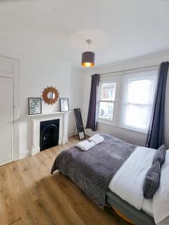 2 bedroom Gravesend Station and Town Centre - 5