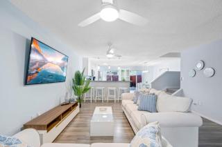 Stylish Townhome w Hot Tub 5 Min Walk to Beach - 0