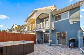 Stylish Townhome w Hot Tub 5 Min Walk to Beach - 9