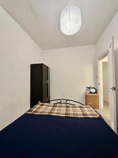 Brand New Spacious 2 Bedroom Flat near Station - 4