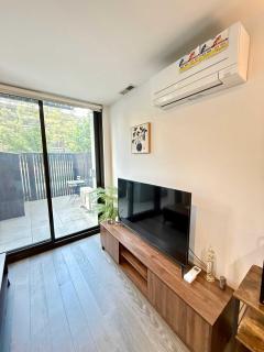 CBD - Pool - Sleeps 4 - Parking - 6