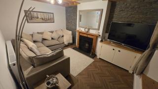 Cwm Uchaf Holiday Home, hot tub and horse view! - 6