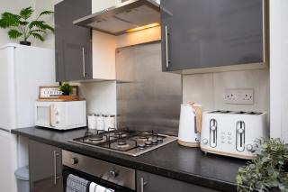 Modern 2BR Jesmond Flat Near Train, Fast WiFi & Smart TV! - 6