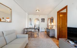 2-Bedroom Apartment with Solarium & Pool in Los Altos - 1