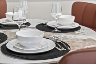 Worldcup Ready Stylish One Bedroom Uptown Dallas Stay with Free Parking near West Village - 2