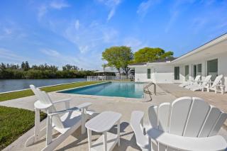 Luxury Beachside 4BR 3BA Waterfront Home - Cocoa Beach - 0