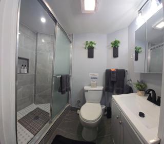 2BR Lower Garden-Level Apt 20min - 1