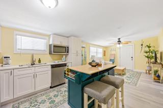 Cocoa Beach Hideaway 1BR Walk to the Sea - Cape Canaveral - 7