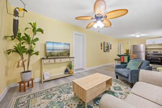 Cocoa Beach Hideaway 1BR Walk to the Sea - 4
