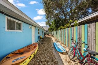 Group-Friendly Beach House Walk to Sand - 8