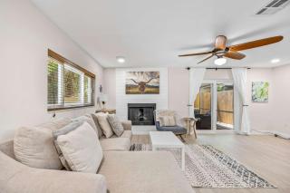 Beach Getaway Townhome Walk to Beach & Downtown - 3