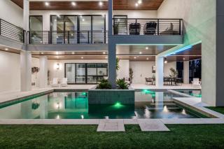 Point of Paradise - 7007 - 9