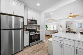 Blue Surf Bungalow 3 BD 2BA-At Slater Way Beach - 6