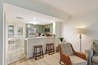 PC102A: 102A Port O'Call - 2