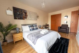 Central Birmingham - Free Parking - City Views - 8