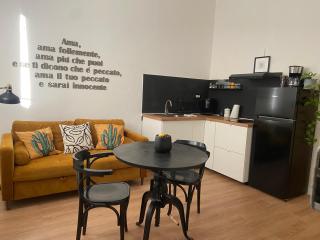 AMA HOMe, moderno appartamento in centro con terrazzo privato vicino Economia e Porto - 9