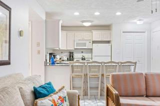 The Diplomat- 2 Bed Condo-3 Minute Walk to Beach - 5