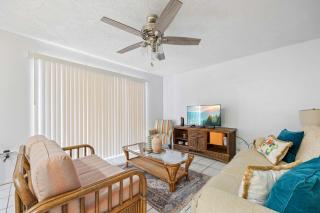 The Diplomat- 2 Bed Condo-3 Minute Walk to Beach - 1