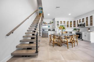 3BR Retreat 2 Min Walk to Beach Fast Wi-Fi - 2