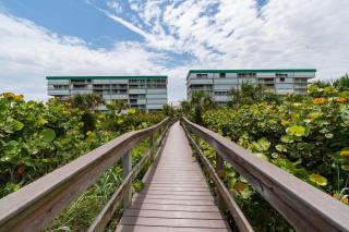 Stunning Luxury Oceanfront Condo 90 Day Minimum - 4