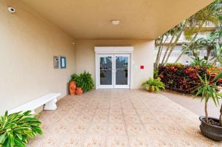 Stunning Luxury Oceanfront Condo 90 Day Minimum - 2