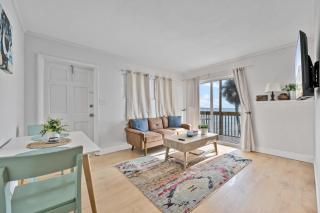 Waterfront Fishing Pier Walk to Beach - 3