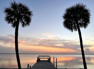 Waterfront Oasis Private Pier Walk to Beach - 7